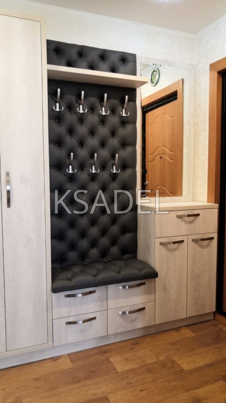 Прихожая с каретной стяжкой