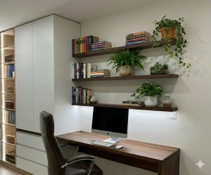 Шкаф с открытыми полками и стол