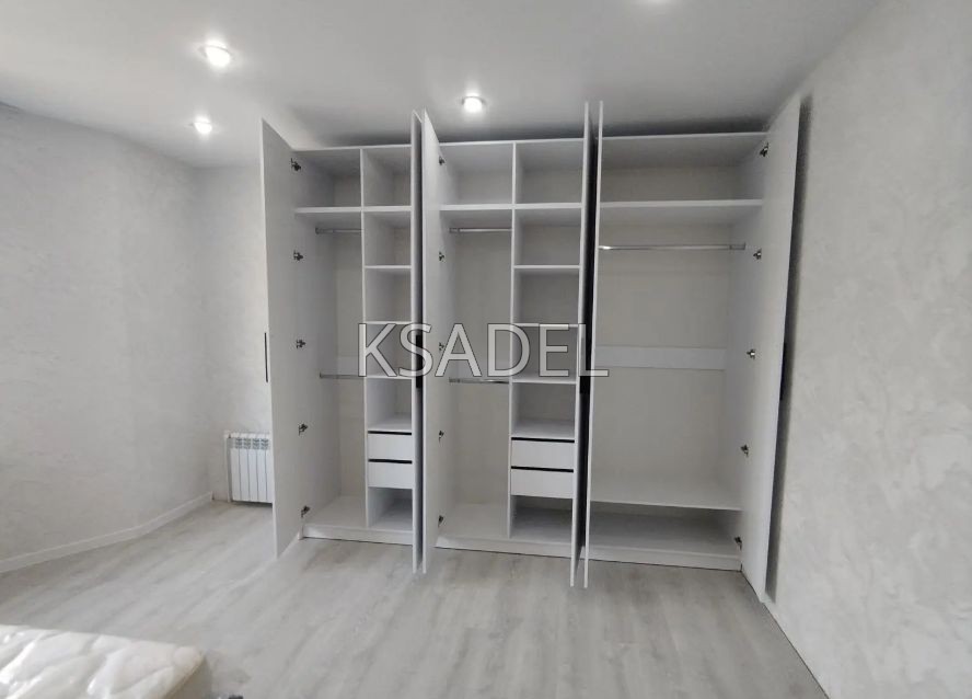 Распашной шкаф