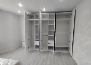 Распашной шкаф