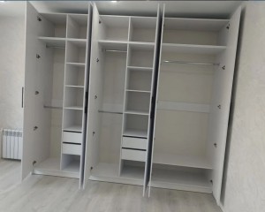 Распашной шкаф